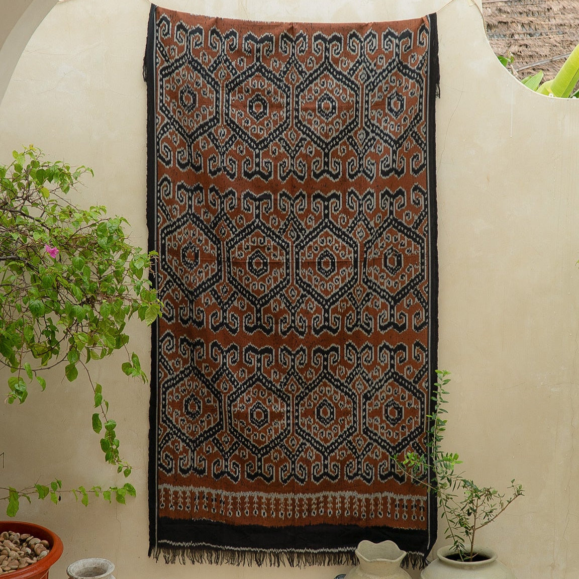 Amber Dusk Handloom Blanket – A fully handwoven cotton throw in rich amber and black hues, crafted using traditional handloom techniques.