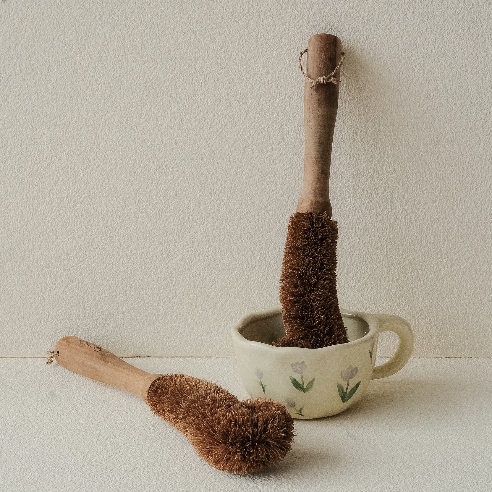 CocoClean bottle brush made from coconut bristles and teak wood handle – antibacterial, eco-friendly and mould-resistant alternative to plastic or bamboo brushes