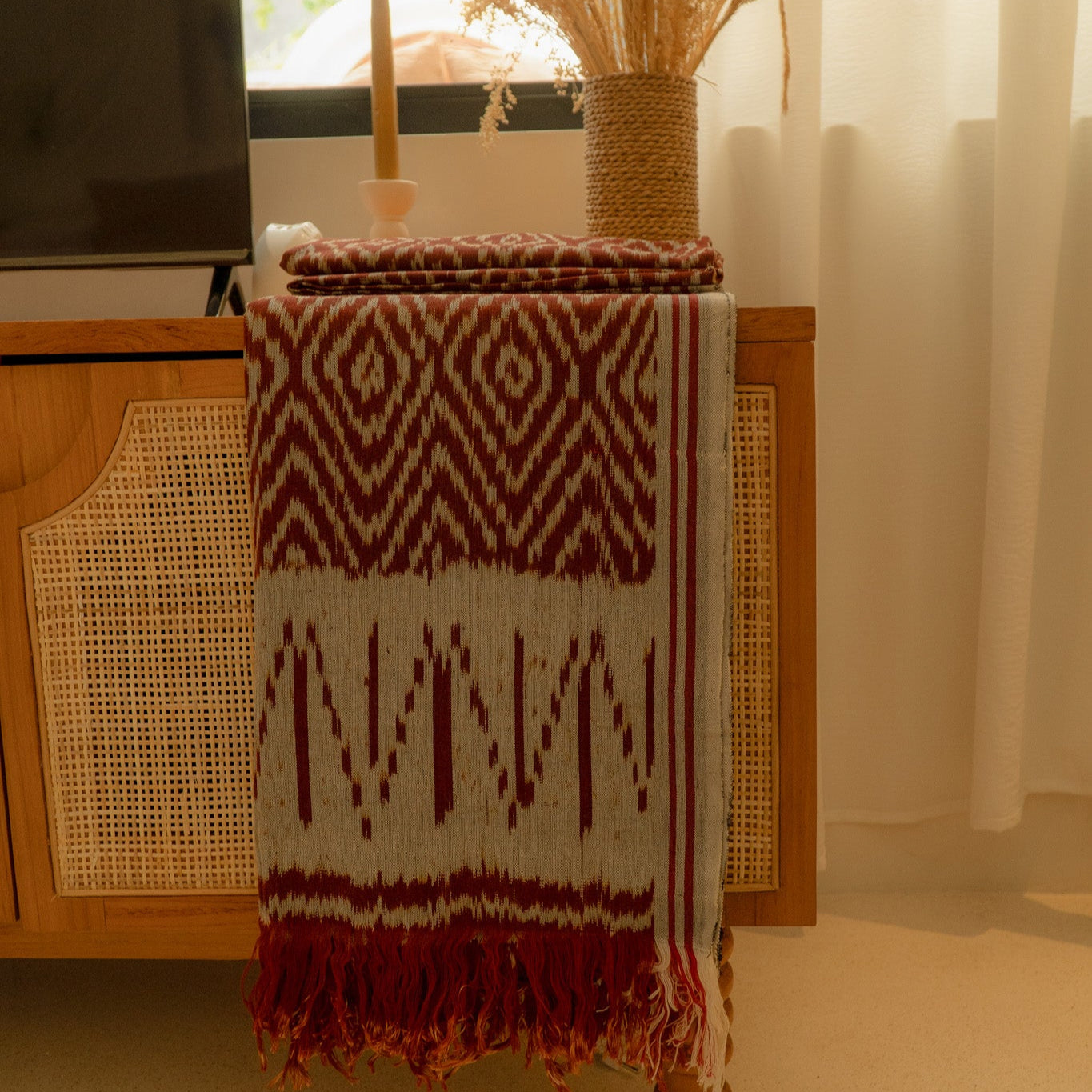 Terracotta Dawn Handloom Blanket – A fully handwoven cotton throw with intricate terracotta and ivory patterns, crafted using traditional artisan techniques.