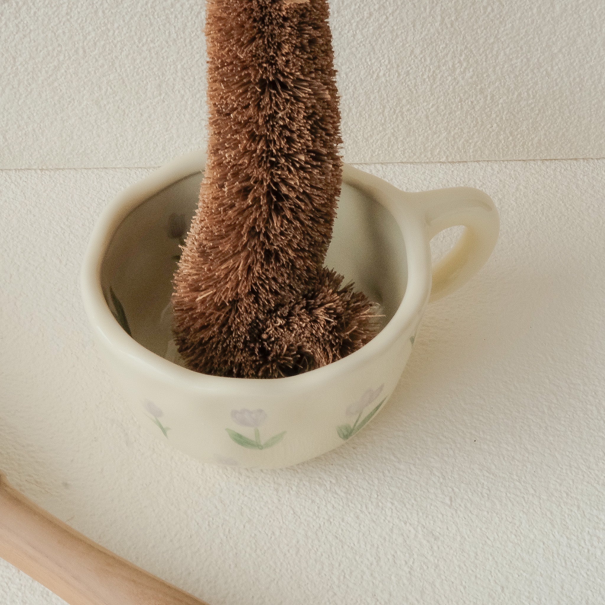 CocoClean bottle brush made from coconut bristles and teak wood handle – antibacterial, eco-friendly and mould-resistant alternative to plastic or bamboo brushes