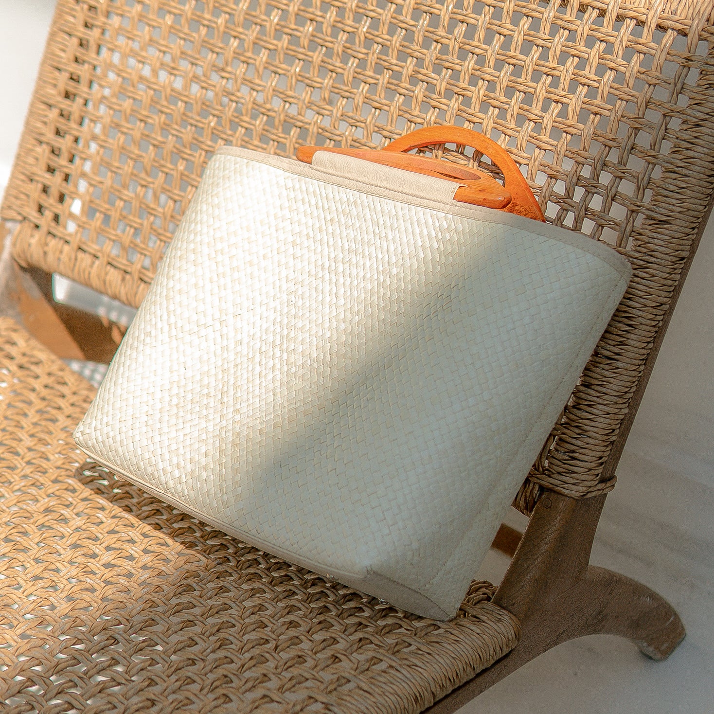 Alba white pandan handwoven tote with wood handle and zipper